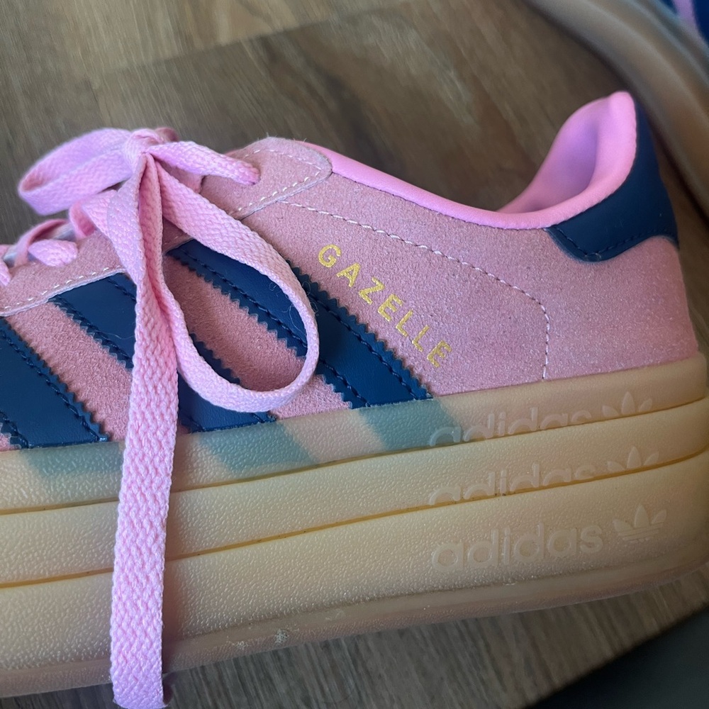 Adidas Gazelles, women’s 8.5 - Picture 3 of 12